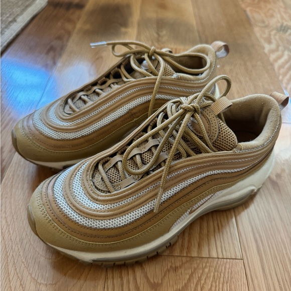 Nike Shoes - Nike Air Max